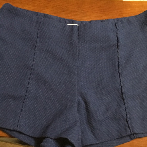 Shorts - Picture 3 of 4